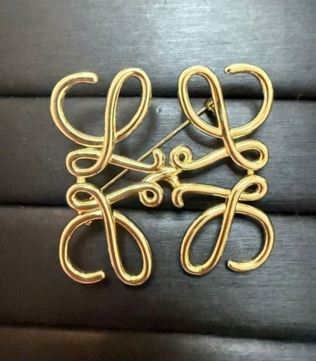 Loewe brooch