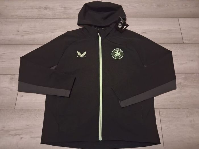 Brand New Castore Womens Ireland Presentation Jacket - Size - U.K.18 - Smaller Fit More A Size - U.K.16 - RRP - 75.00