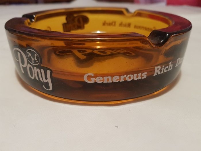 Vintage pony ashtray,,from 1960s vintage, collectors item,,good condition, 2 little chips ,,but hard to see ,,overall good condition,,price includes post to anywhere in ireland  by certificate proof of post  thank you, hard to come by ,