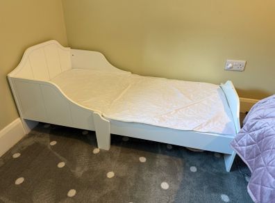 kids bed + mattress