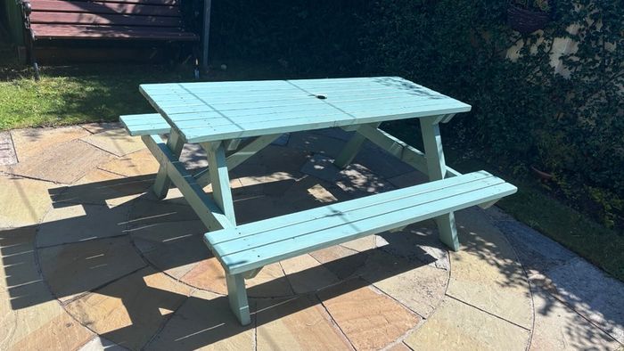 Picnic table