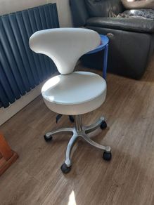 Beautician's chair