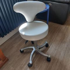 Beautician's chair