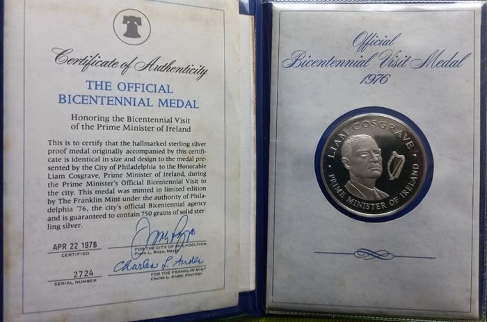 Official bicentennial medal Liam Cosgrave