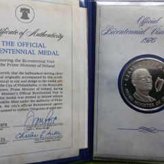 Official bicentennial medal Liam Cosgrave