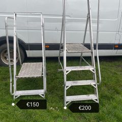 Aluminium podium ladder