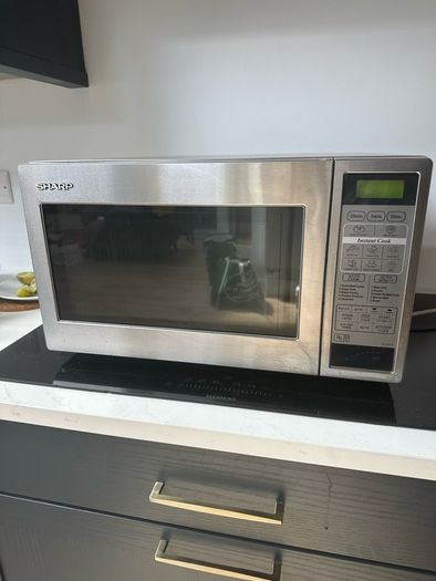 SHARP 900W Freestanding Stainless steel microwave