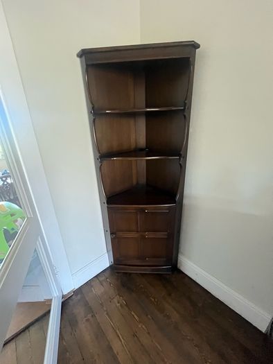 Corner storage unit