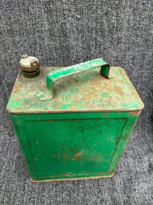 Vintage oil can