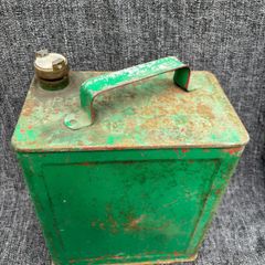 Vintage oil can