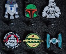 Star wars , pin back badges.