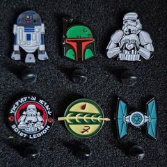 Star wars , pin back badges.