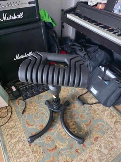 seat for Guitarists or keyboard players