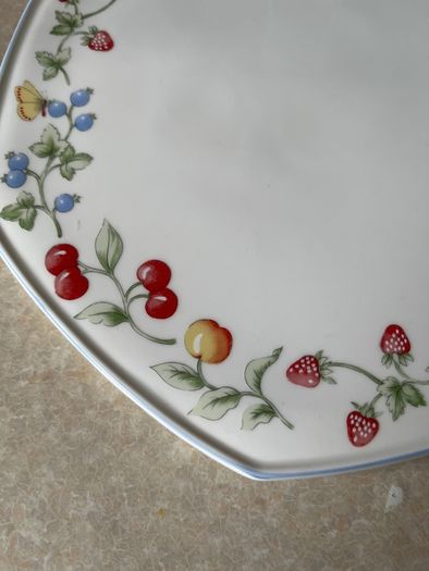 Royal Tara 2?Hexagonel Cake plates as New