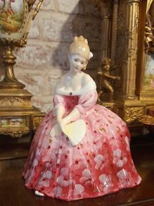 Royal Doulton figurine "Victoria"