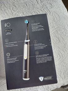 Oral-B iO Series 3 Electric Toothbrush Gift Edition in Matt Black