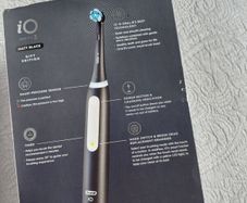 Oral-B iO Series 3 Electric Toothbrush Gift Edition in Matt Black