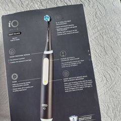 Oral-B iO Series 3 Electric Toothbrush Gift Edition in Matt Black