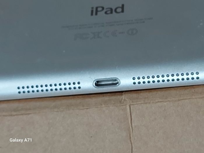 Apple Ipad Mini 2nd Generation 16GB Silver, Excellent cosmetic condition, Activation Locked, for parts or repair