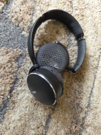 wireless headphones AKG Y500