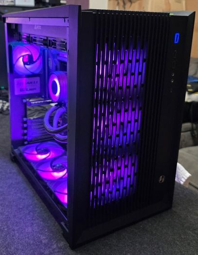LianLi Dynamic 011 Ryzen 7 9800X3D Gaming PC