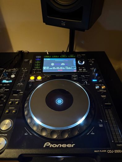 CDJ-2000 Nexus + Hard Cases
