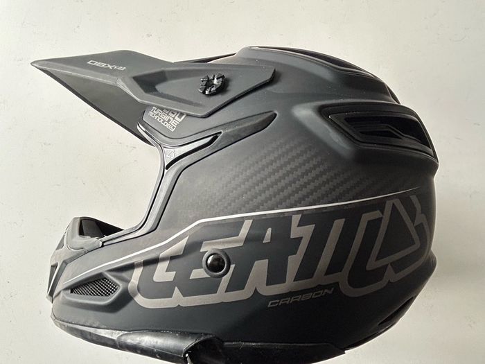 leatt dbx 6.5 carbon v23 full face dh helmet