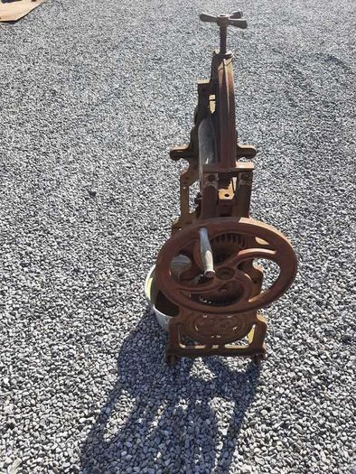 Antique mangle excellent condition delivery available