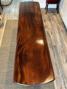 Dining Room Table in Excellent Condition