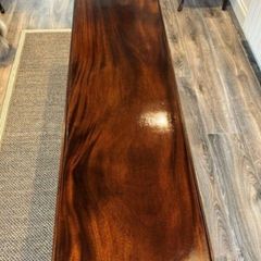 Dining Room Table in Excellent Condition