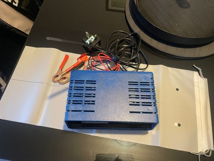Draper 12v battery charger (new/unused)