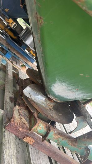Manure spreaders