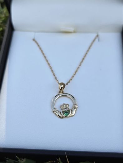9ct Yellow Gold Claddagh Pendant & Chain