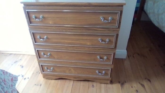chest of drawers