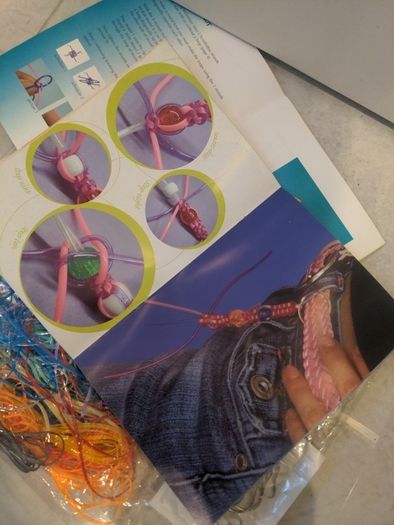 Scoubidou / Skoobies bands,clips and books
