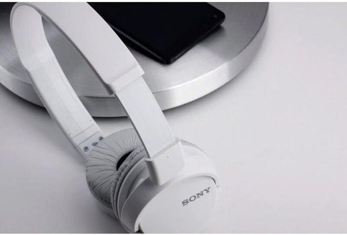 Sony MDR-ZX110AP Wired Overhead Headphones with Microphone, Neodymium Dynamic Drivers, Swivel Fold Design - White