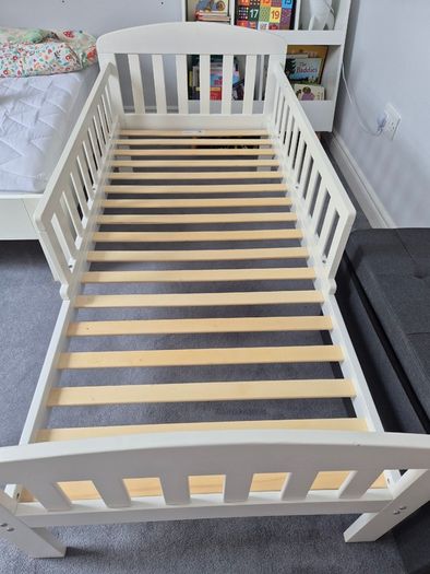 Toddler bed
