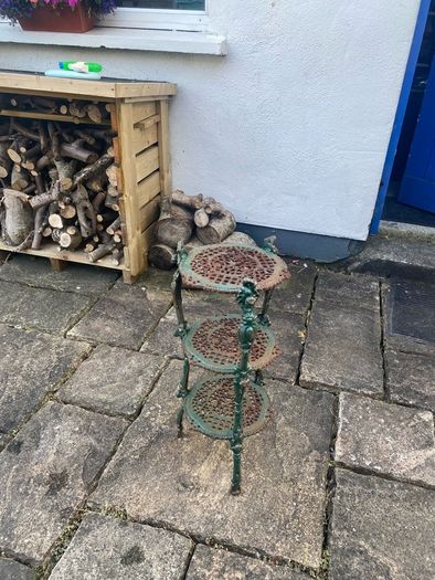 Pan stand