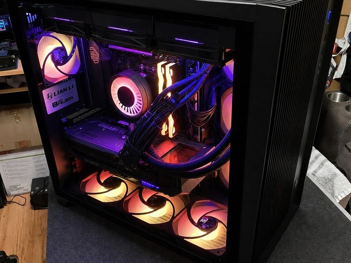 Lianli Air Ryzen 7 9800x3d Rx 9070 Xt Gaming Pc