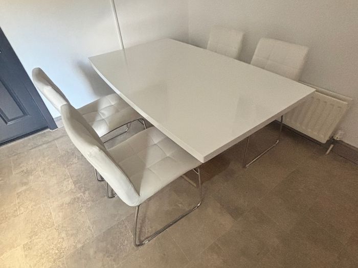Kitchen table and 4 chairs