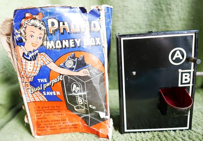 Vintage A B Coin Box