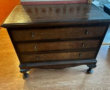 Antique mahogany chest of draws - 3 draws