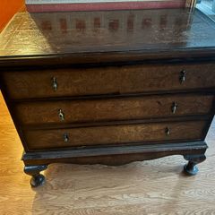 Antique mahogany chest of draws - 3 draws