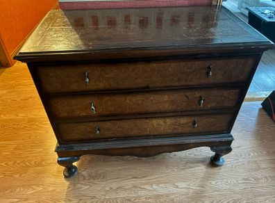 Antique mahogany chest of draws - 3 draws
