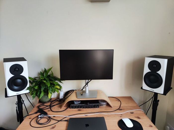 Dynaudio Lyd 7 (pair) + Stands