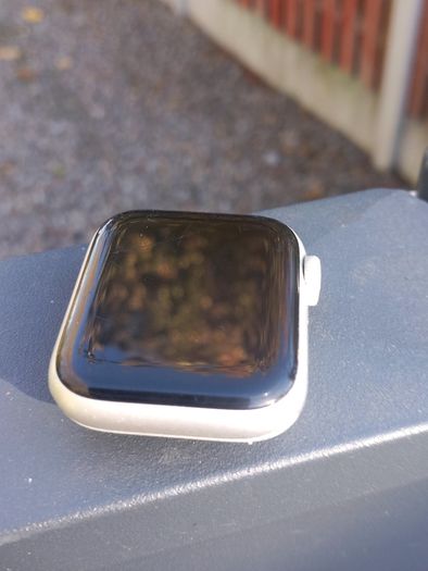 iWatch Series 6 40mm face, not with strap, D18 post 8e