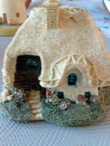 Vintage Thatched Country Cottage Model