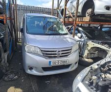 131 Nissan Serena breaking for parts