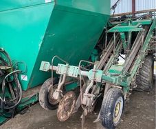 Beet harvester