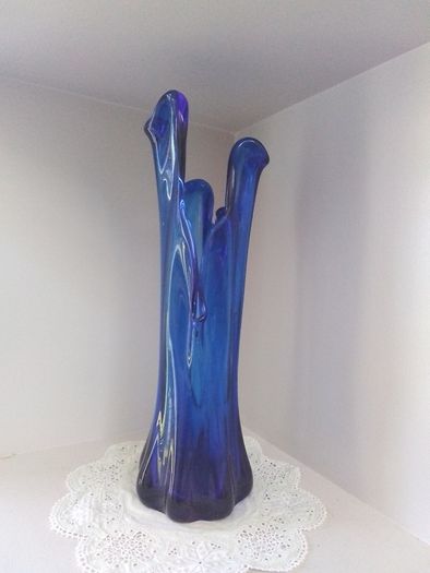 Kobalt Blue Art Glass Vase